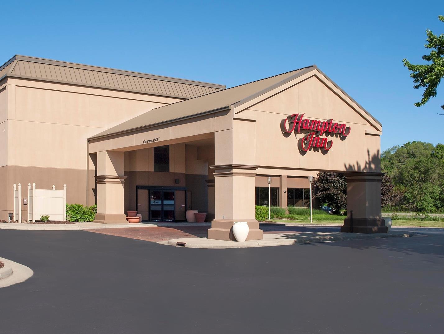 Surestay Plus Hotel By Best Western Stevensville St Joseph Экстерьер фото