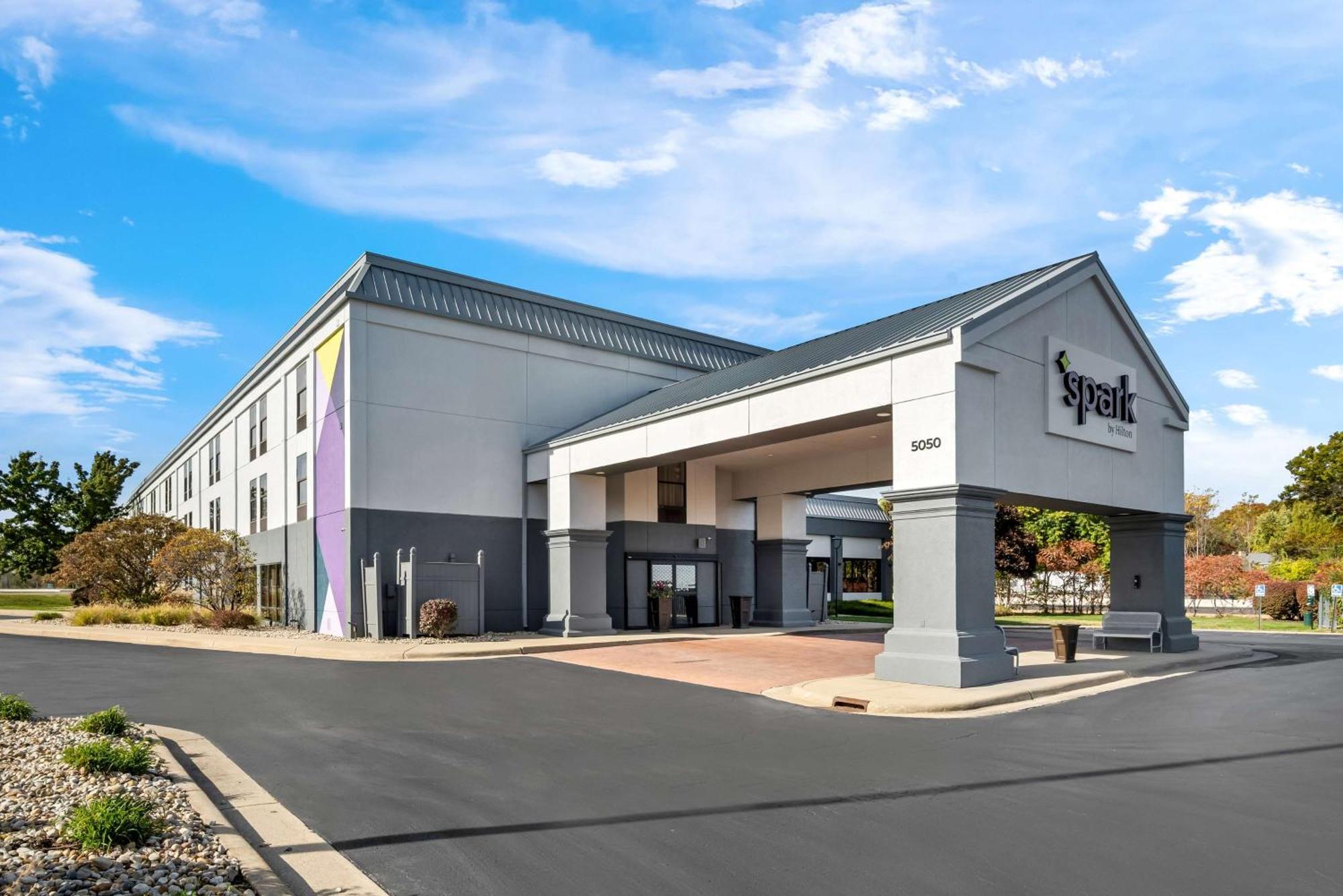 Surestay Plus Hotel By Best Western Stevensville St Joseph Экстерьер фото