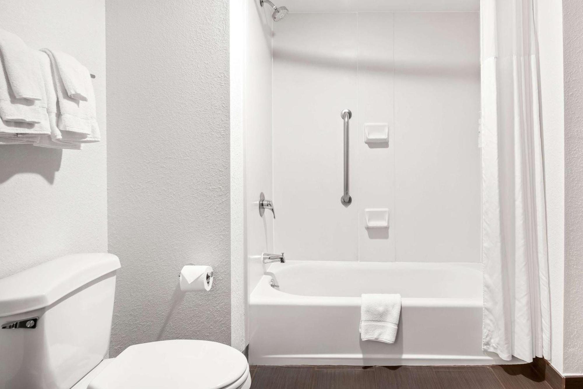 Surestay Plus Hotel By Best Western Stevensville St Joseph Экстерьер фото