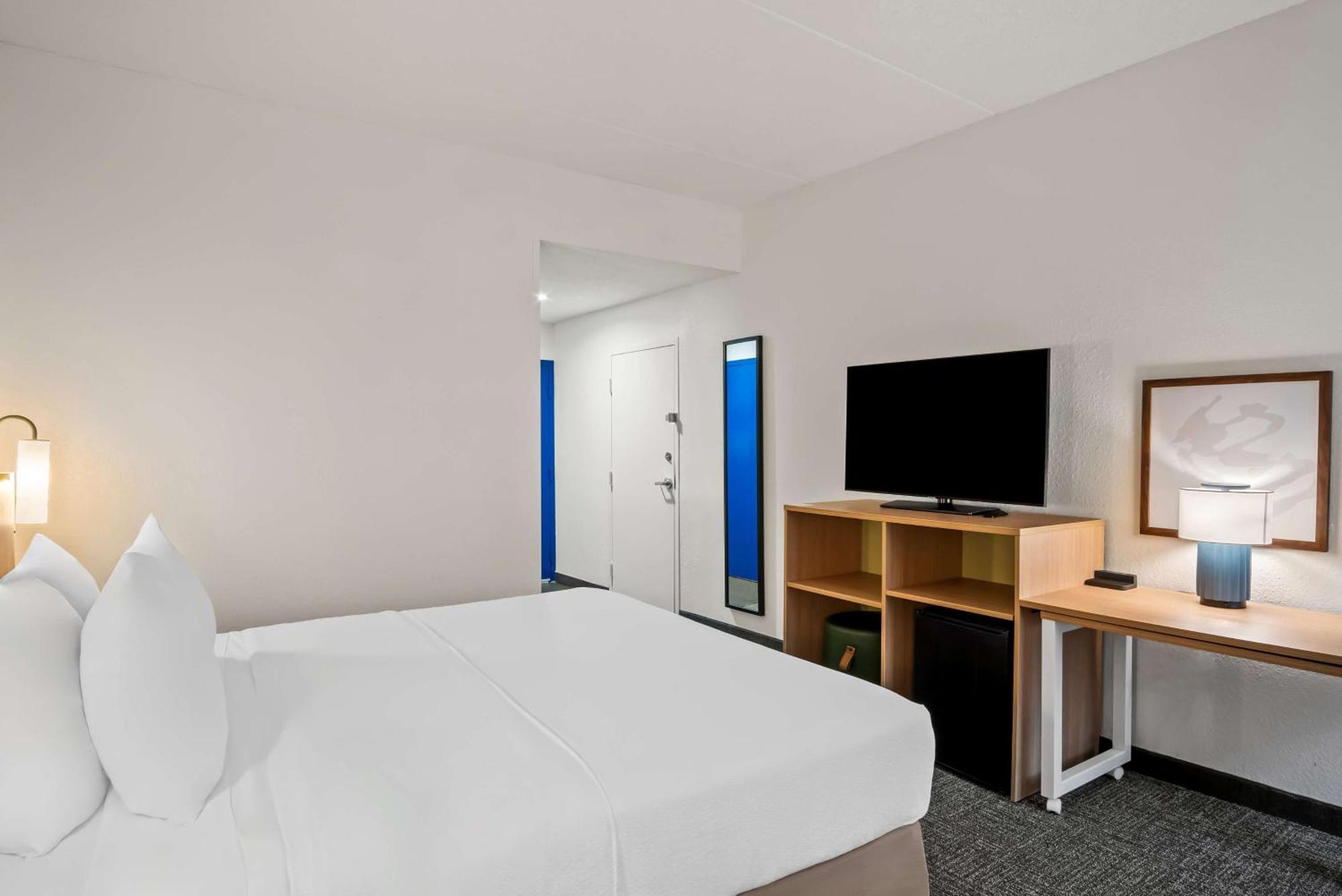 Surestay Plus Hotel By Best Western Stevensville St Joseph Экстерьер фото
