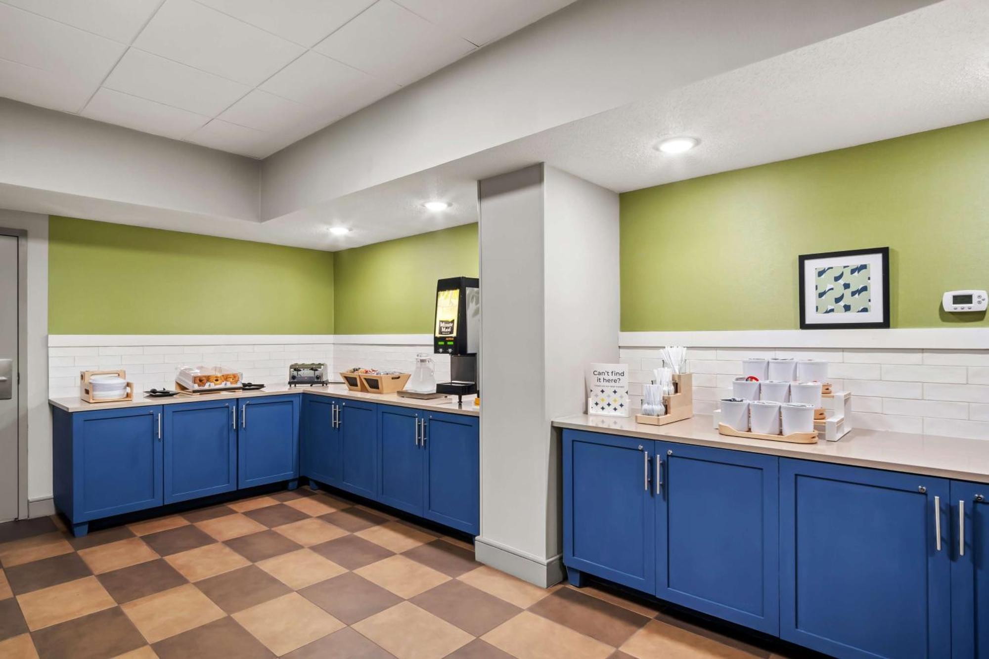 Surestay Plus Hotel By Best Western Stevensville St Joseph Экстерьер фото