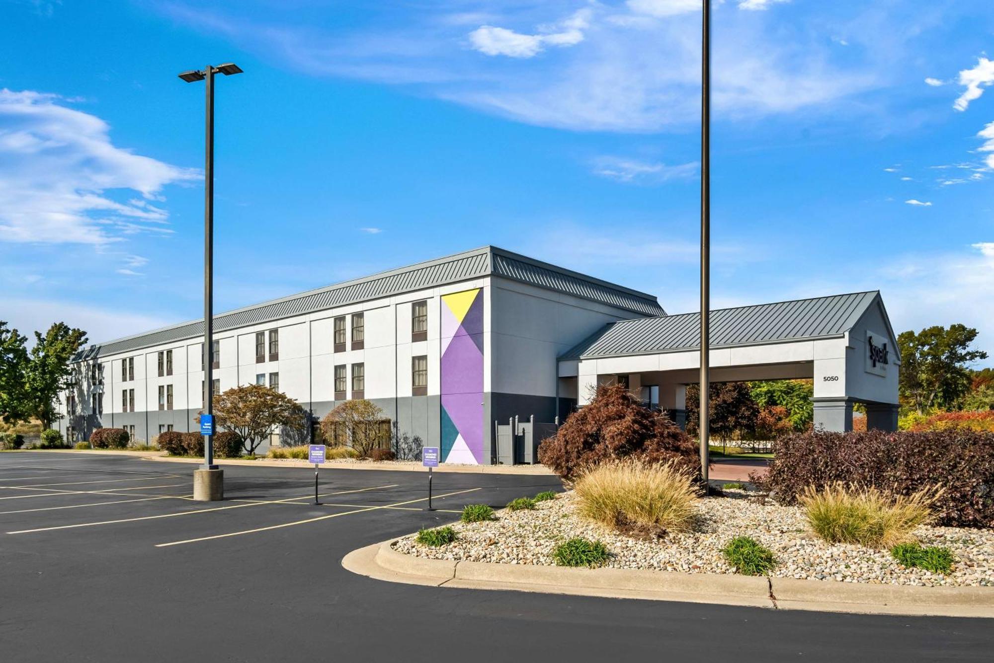 Surestay Plus Hotel By Best Western Stevensville St Joseph Экстерьер фото