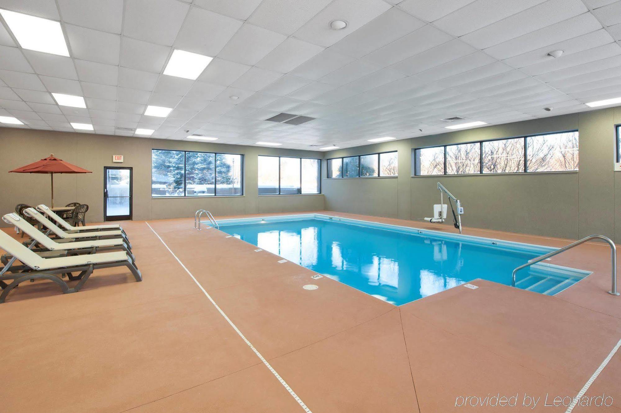 Surestay Plus Hotel By Best Western Stevensville St Joseph Экстерьер фото